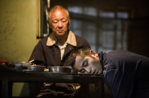電影《失魂》由張孝全(右)和資深影星王羽(左)主演
