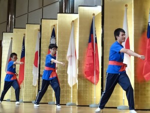 大阪中華學校同學表演武術螳螂拳