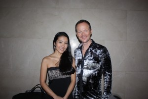 ハープ奏者、彩愛玲(サイ・アイリン)とアメリカ人のパーカッション奏者クリストファー・ハーディ