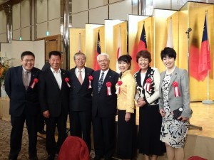 蔡處長伉儷與大阪議員合影