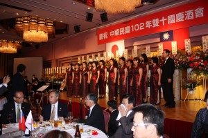 横浜華僑総会華韻合唱団による合唱