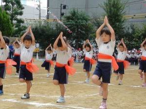 幼稚班演出功夫娃娃