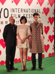 星光大道上另一個受人注目的是演出電影《純靜柔軟的心》的岡田將生(右)和長澤雅美(中),圖左為導演新城毅彥