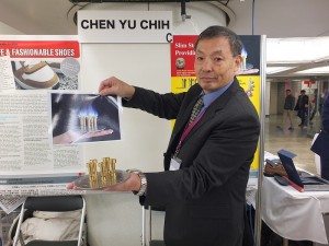 陳雨治因為喜歡戶外旅行,發現舊式瓦斯爐攜帶不便且加熱速度不快,因此研發超薄爐心的多功能休閒爐
