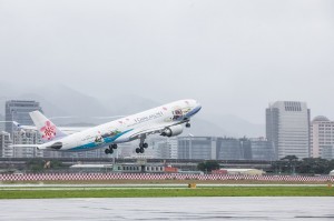 華航台灣觀光彩繪機自台北松山機場起飛（照片提供：中華航空）
