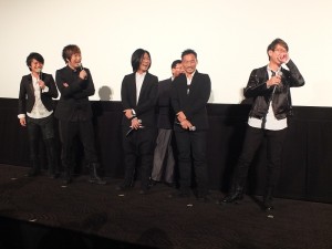 五月天成員出席演唱會電影試映會，冠佑（右１）表示對北京鳥巢公演印象深刻，便被其他團員笑說：「不是東京嗎？我們大家都是東京」