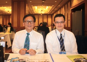 海外業務部呉中軒さん（右）、郭田坤技術業務部経理（左）