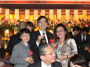 台湾貿易センター陳英顕処長ご夫妻、錢妙玲東京台湾商工会議所会頭(右)
