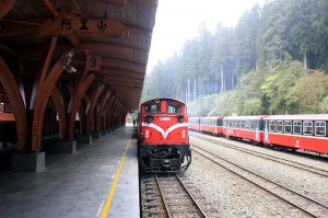 阿里山森林火車(照片提供:從日本聲援台灣申請世界遺產協會)