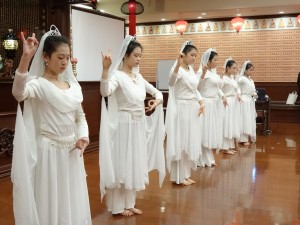 大阪中華學校舞蹈社表演千手觀音