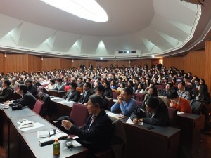 會場座無虛席，約有４００人到場聆聽前行政院長謝長廷的演講