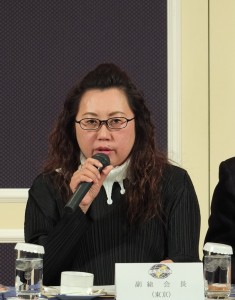 東京台灣商會會長錢妙玲對於總會提出的財務表提出質疑,讓長久一來總會組織架空的問題進而浮出檯面