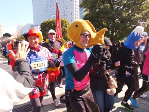 這場International Friendship Run,有許多跑者會特別裝扮,趣味十足
