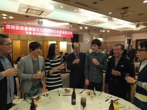 餐會中駐日代表沈斯淳和日本中華聯合總會會長毛友次,特別向此次的演出人員致意,並鼓勵他們有機會前來日本發展
