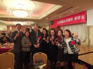 與會賓客和僑務組副組長王東生合影