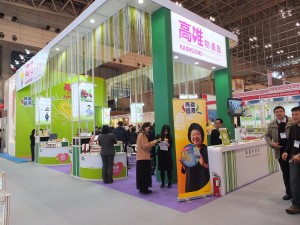 高雄市今年亦帶著多家農產品業者到日本參加食品展,企圖擴大高雄市當地農產品的海外市場