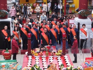 由橫濱天后宮理事陳祐國擔任主祭,和橫濱當地僑領及駐處處長粘信士等人一同參拜