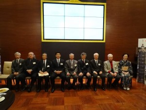 駐大阪辦事處處長蔡明耀與理事們合影