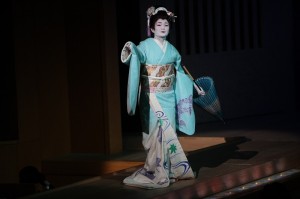 學習日本傳統舞蹈12年之久的張懿文表示,希望將來可以和千藤會的老師山本真由美,到台灣辦千藤會