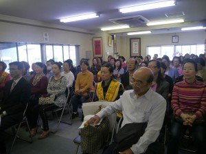 現場有許多僑民到場聆聽佛法