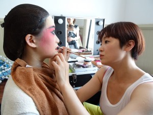 錢宇珊老師為會員上妝