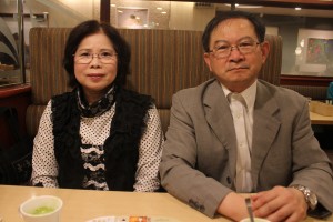 留日大学教師聯誼會の張銀漢会長(写真右)と詹秀娟副会長(写真左)