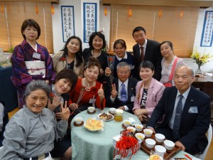 到場來賓與慈濟志工合影