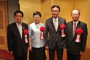 酒會嘉賓冠蓋雲集,包括日本文部科學省大臣下村博文(左1)和防災大臣古屋圭司(右2)亦出席參加