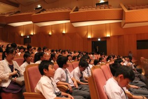 横浜中華学園の生徒ら