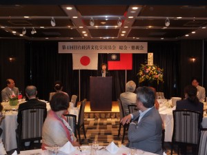 新任日台經濟文化交流協會會長上村直子發表當選感言