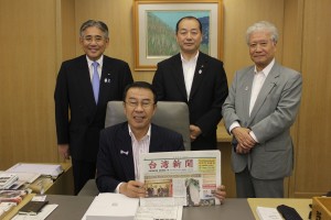 左から日台友好議員連盟の鈴木隆道副会長、吉野利明会長、高木けい副幹事長、在日外国人交流協会顧問の淺井俊次氏