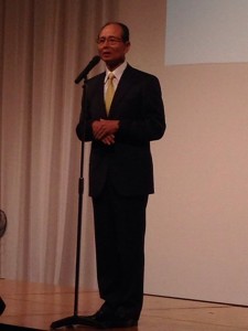 コメントする王貞治氏