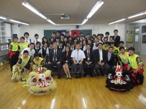 訪日研修団と横浜中華学校高校生ら