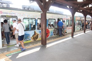 ラッピングされた江ノ電