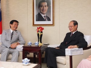千葉縣知事森田健作(左)在談話中多次談到自己很喜歡台灣