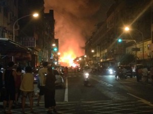 複数回にわたり爆発(写真提供:中央社)