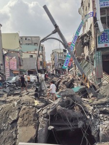 被害をうけた高雄の市街地(写真提供:中央社)