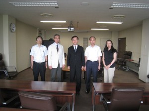 台北駐日文化經濟代表處教育組副組長林世英(右3)拜會國立山梨大學