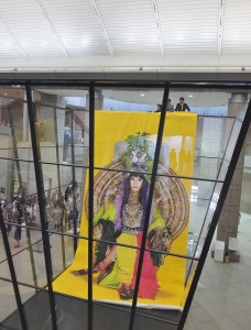 森村泰昌也將自己的作品丟到大型的藝術垃圾箱裡