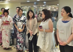 東京台灣商會會長錢妙玲(右2)與駐日代表處僑務組秘書宋惠芸(右3)亦出席參加,為青年部成員打氣(右4為青年部部長劉怡慧)