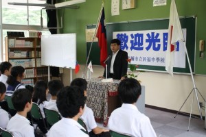 駐福岡辦事處處長戎義俊應邀為於福中學師生介紹台日關係