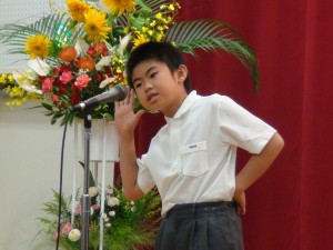代表同學唱作俱佳