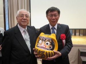 前駐日代表許世楷(左)也相當支持柯文哲