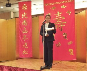 橫濱華僑總會會長施梨鵬致詞祝賀長輩長年百歲