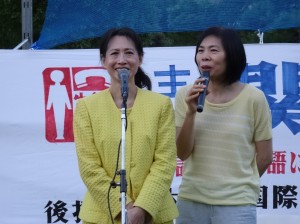 關西生命線代表 梁碧玉(左)