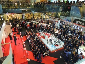 自10月17日至19日,在日本福岡天神鬧區Solaria Plaza購物中辦理的台灣精品體驗行銷活動,逾1500位看到活動廣告特地前來的消費者和林志玲的粉絲擠爆會場。