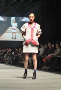 另一個獲選的日本品牌為ＺＯＫＵＺＯＫＵＢ，以運動時尚風格獲得評審好評