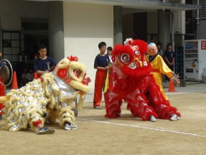 中學男子表演舞獅