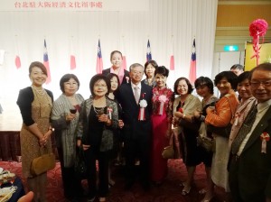 大阪中華總會婦女會到場致賀