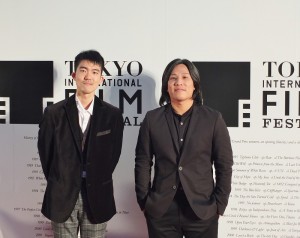 台灣導演張榮吉(右)和電影公司同事一同參加東京國際影展開幕
